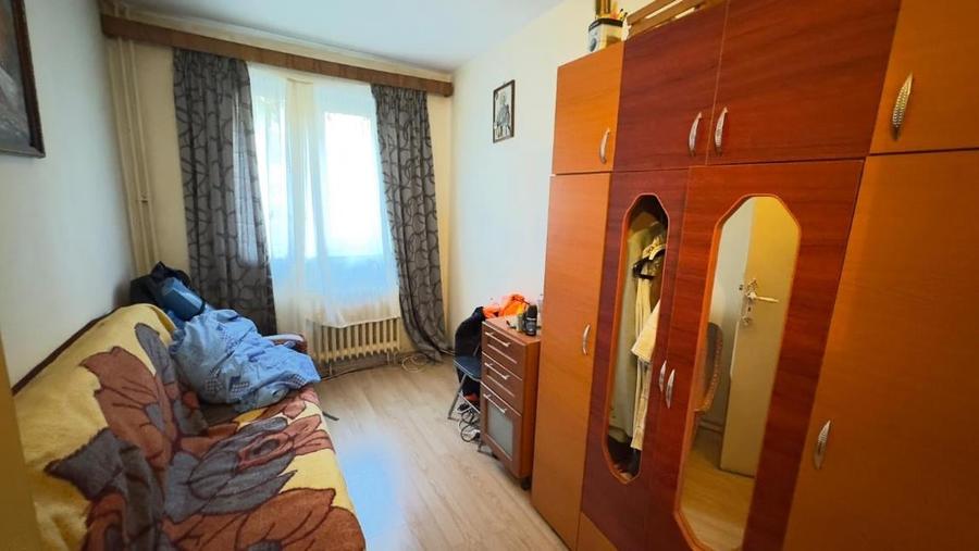 Apartament cu 3 camere decomandat în Noua