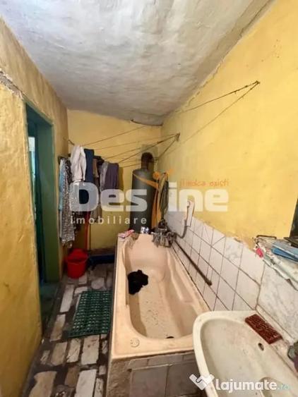 Casă cu 3 camere cu Teren 580 Mp în Central