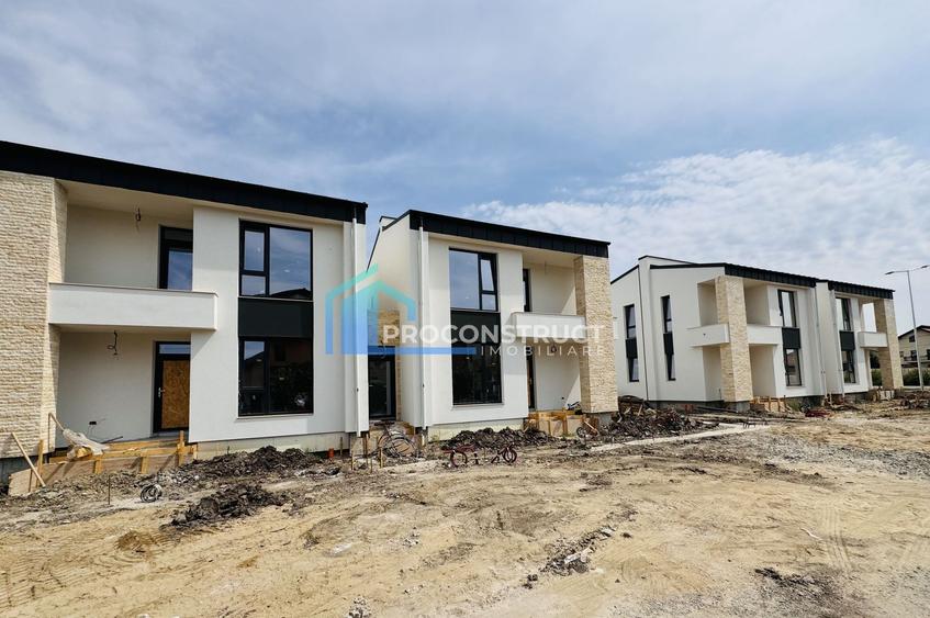 Duplex cu 4 camere cu Canalizare în Moșnița Nouă