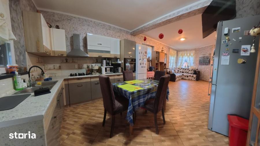 Casă cu 4 camere cu Teren 486 Mp în Central
