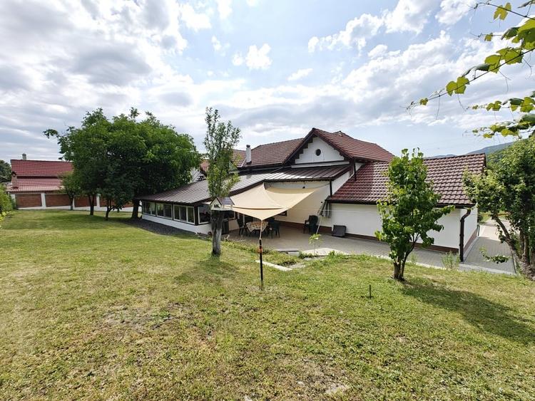 Casă individuală cu 5 camere cu Canalizare în Cisnădioara