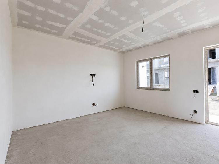 Duplex cu 4 camere cu Canalizare în Sânpetru