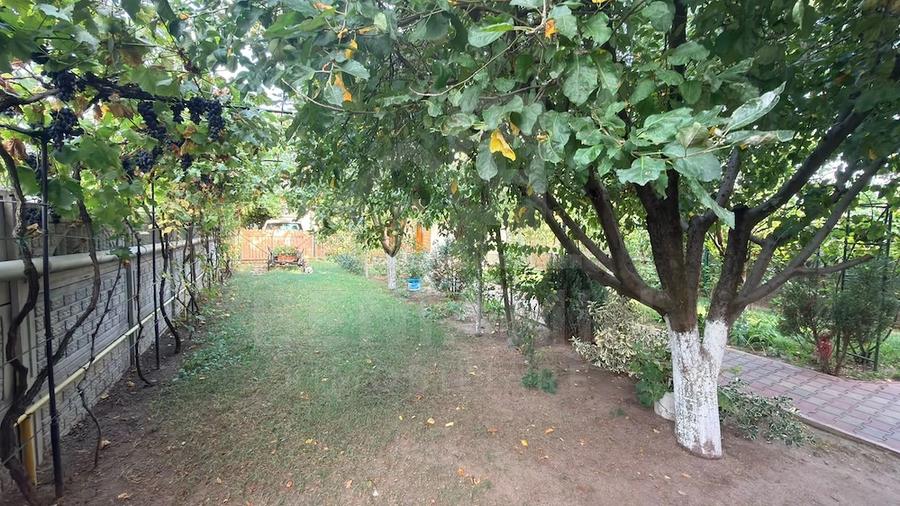 Casă cu 8 camere cu Teren 741 Mp în Central