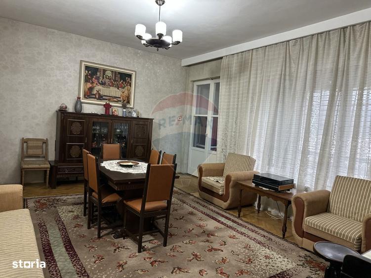 Apartament cu 4 camere, mobilat în Central