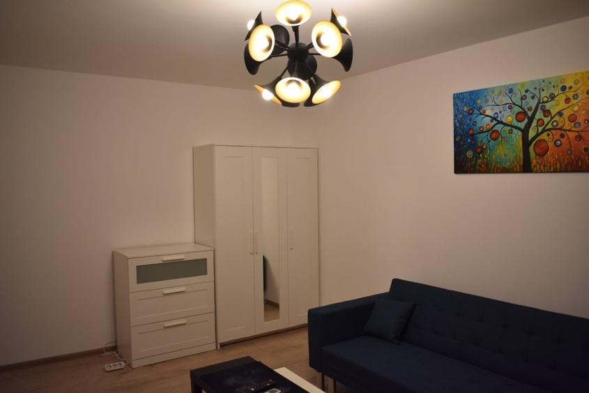 Apartament cu 2 camere decomandat în Apărătorii Patriei