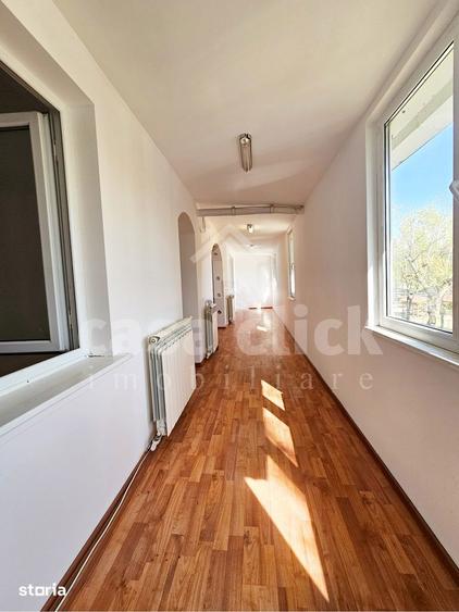 Apartament cu 4 camere decomandat în Sud