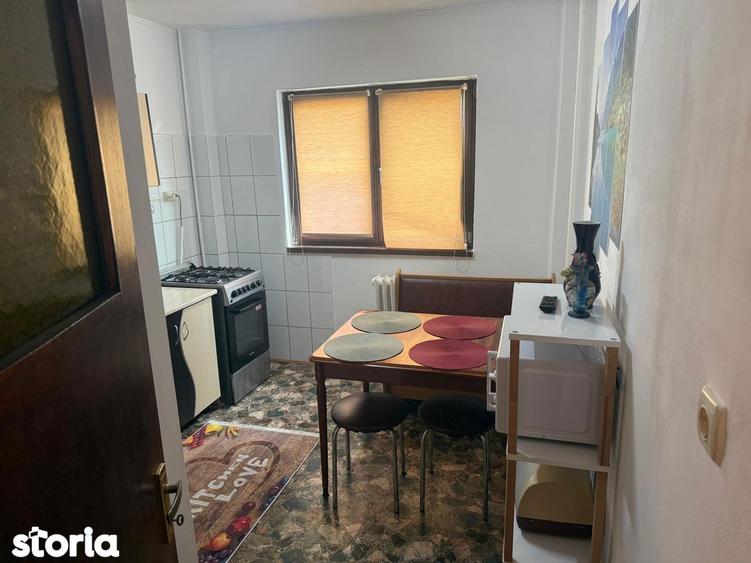 Apartament cu 3 camere decomandat în Tineretului