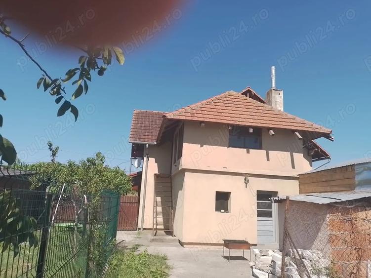 Casă cu Teren 1900 Mp în Măureni