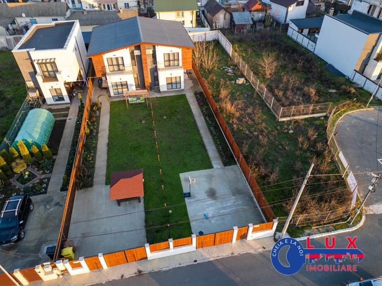 Duplex cu 4 camere cu Canalizare în Vest