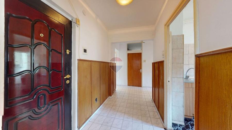 Apartament cu 4 camere decomandat în Răcădău