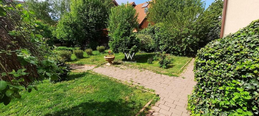 Casă individuală cu 8 camere cu Canalizare în Trei Stejari