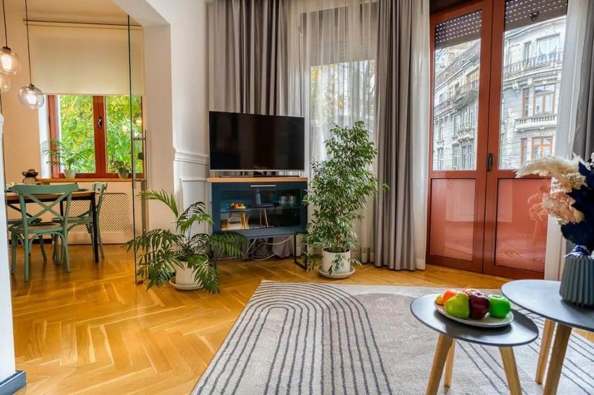 Apartament cu 3 camere decomandat, mobilat în Universitate