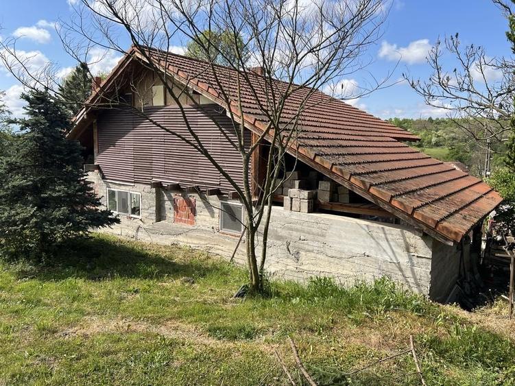 Casă cu 4 camere în Tapia