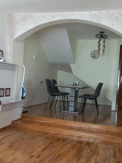 Casă cu 4 camere în Central