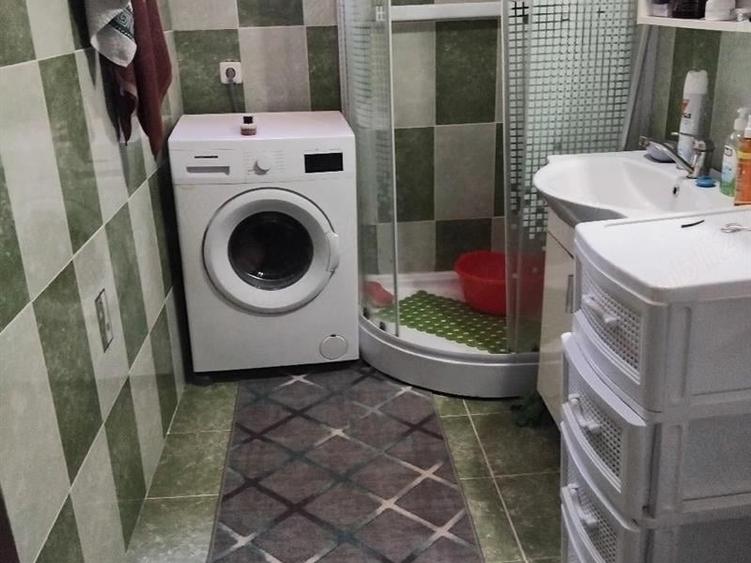 Apartament cu 3 camere semidecomandat în Exterior Vest