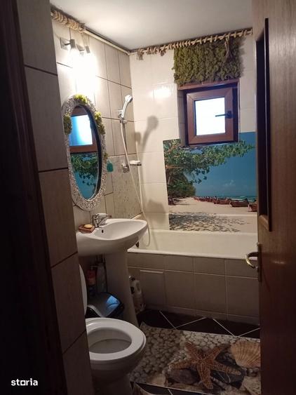 Apartament cu 4 camere decomandat în Baicului