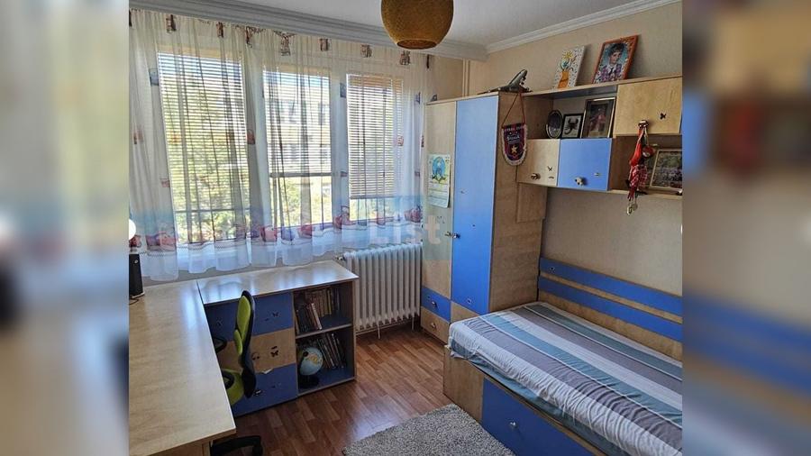 Apartament cu 4 camere decomandat în Ghencea