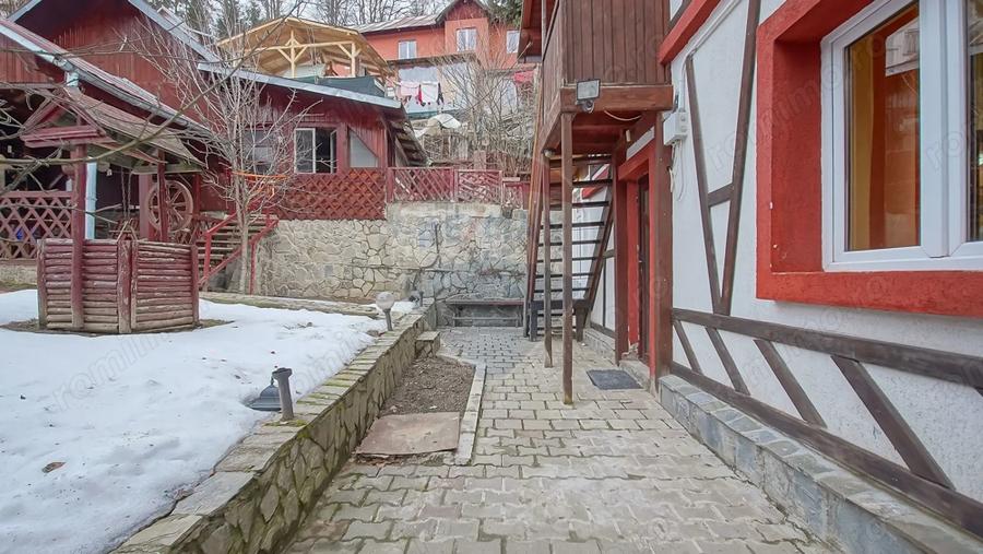 Casă cu 6 camere cu Teren 337 Mp în Central