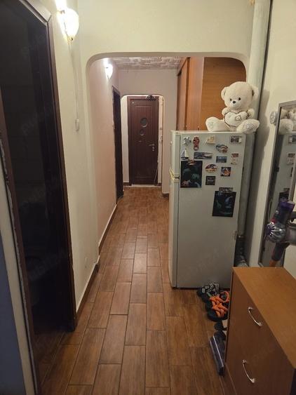 Apartament cu 3 camere decomandat, mobilat în Rovine