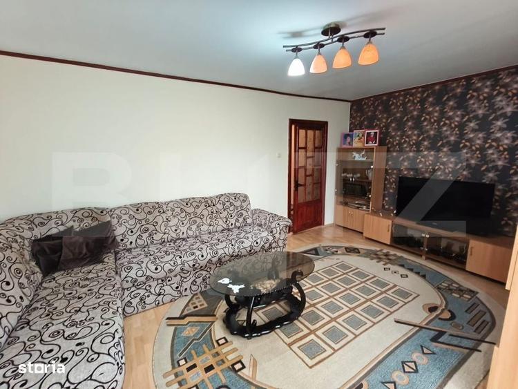 Apartament cu 3 camere decomandat în Rovine