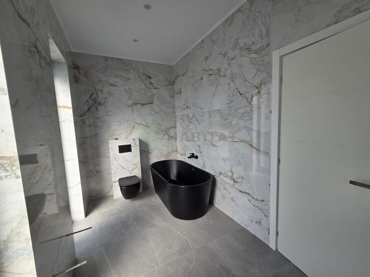 Casă individuală cu 5 camere cu Canalizare în Tunari
