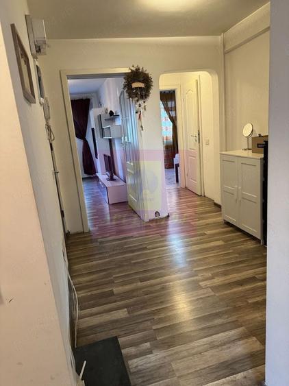 Apartament cu 3 camere decomandat în Pantelimon