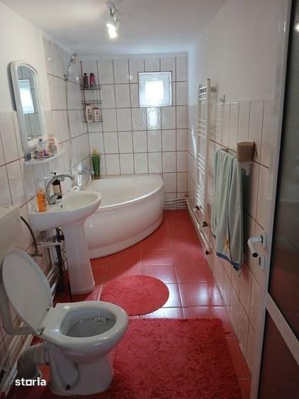 Casă cu 4 camere cu Teren 100 Mp în Central