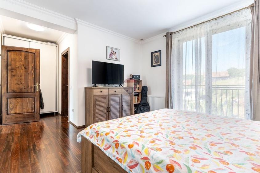 Casă individuală cu 5 camere cu Teren 1065 Mp în Rădaia