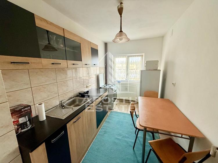 Apartament cu 2 camere semidecomandat, mobilat în Complex Studențesc