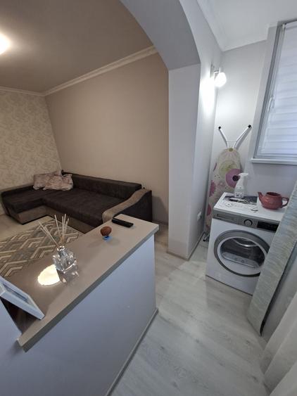 Apartament cu 3 camere semidecomandat în Micro 19