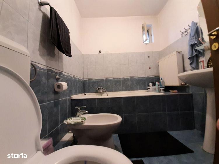 Apartament cu 3 camere decomandat în Micro 17