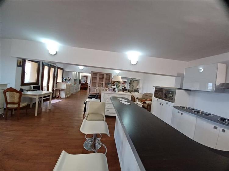Spațiu comercial, de 1,140 mp, în Central