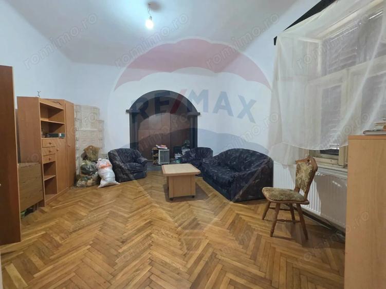 Apartament cu 3 camere decomandat, mobilat în Vitrometan