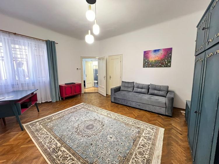 Apartament cu 3 camere semidecomandat, mobilat în Ultracentral