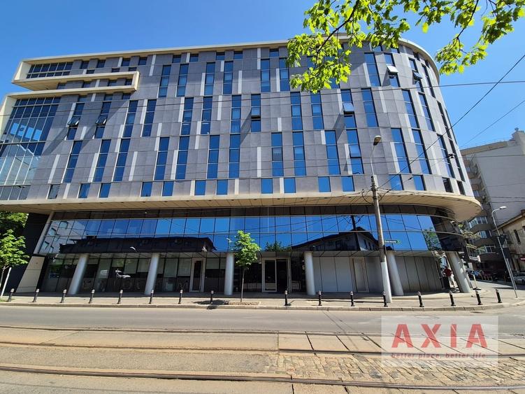 Birou, de 310 mp, în Universitate