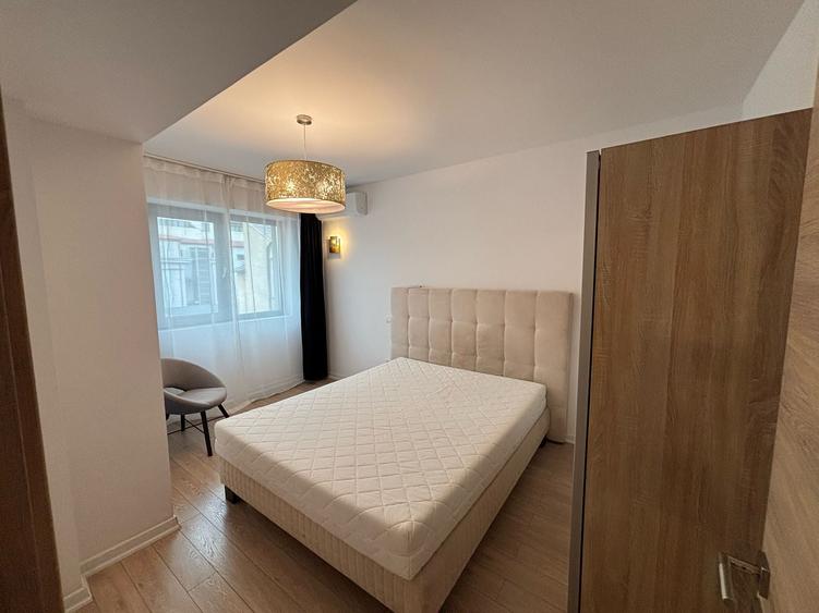 Apartament cu 2 camere semidecomandat, mobilat în Armeneasca