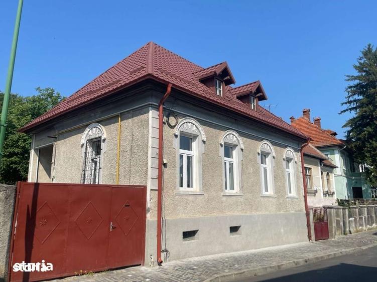 Casă cu 4 camere cu Teren 600 Mp în Centrul Istoric