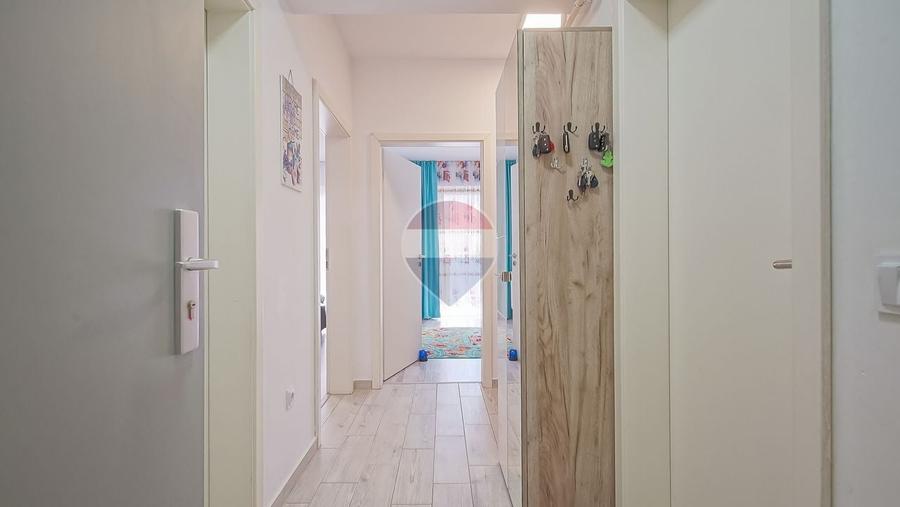 Apartament cu 3 camere decomandat în Tractorul
