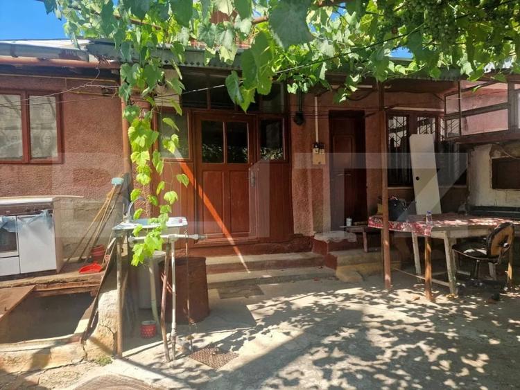 Casă individuală cu 3 camere cu Canalizare în Piața Centrală