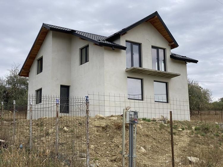 Casă cu 4 camere în Vlădiceni