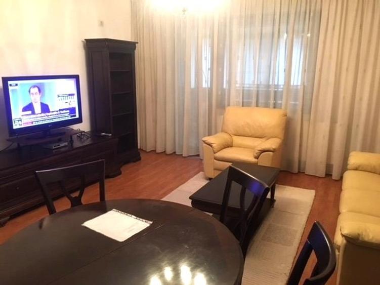 Apartament cu 3 camere semidecomandat în Aviației