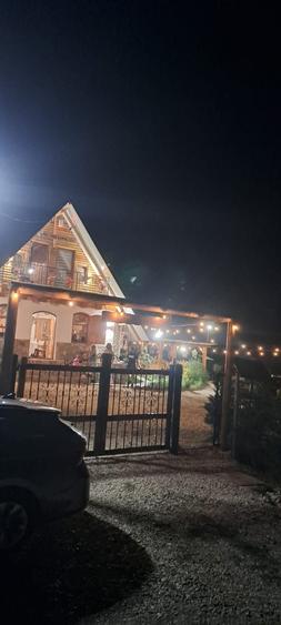 Casă cu 4 camere în Aninoasa
