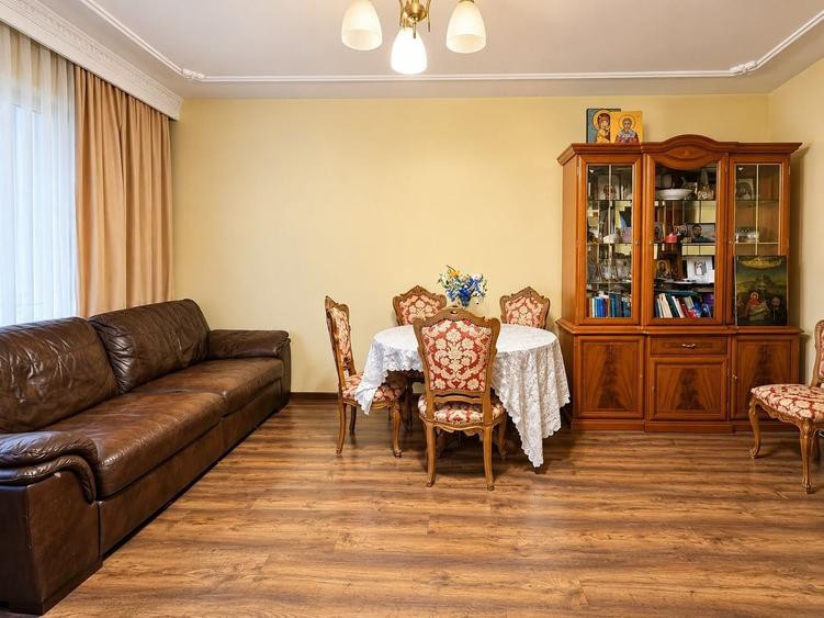 Apartament cu 4 camere decomandat, mobilat în Casa de Cultură