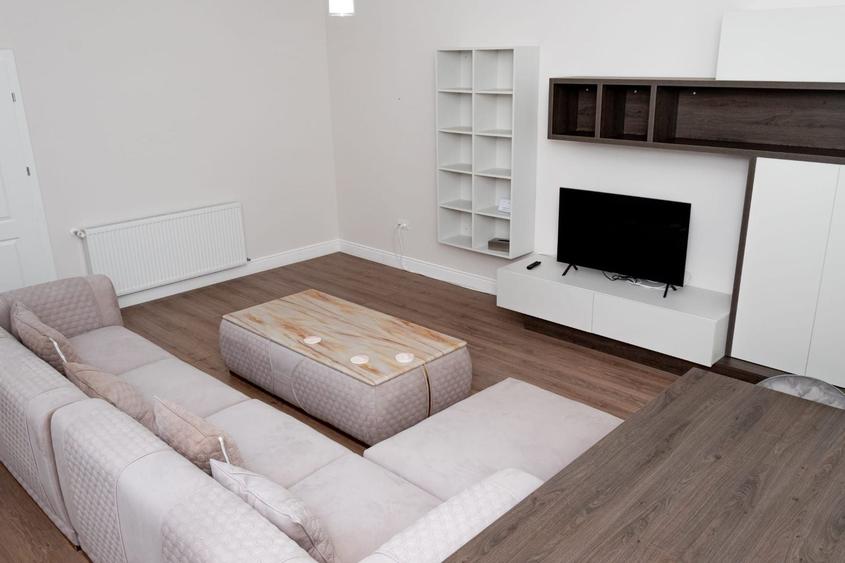 Apartament cu 3 camere, mobilat în Sinaia