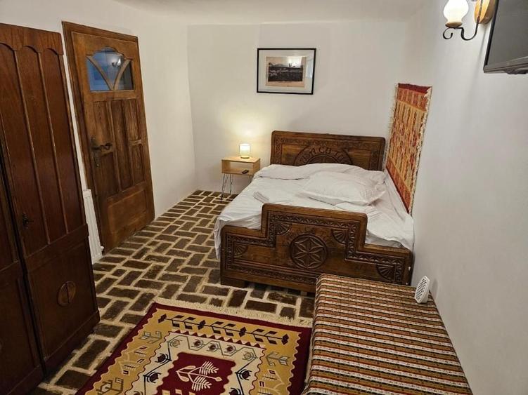 Casă cu 4 camere cu Teren 700 Mp în Sărata