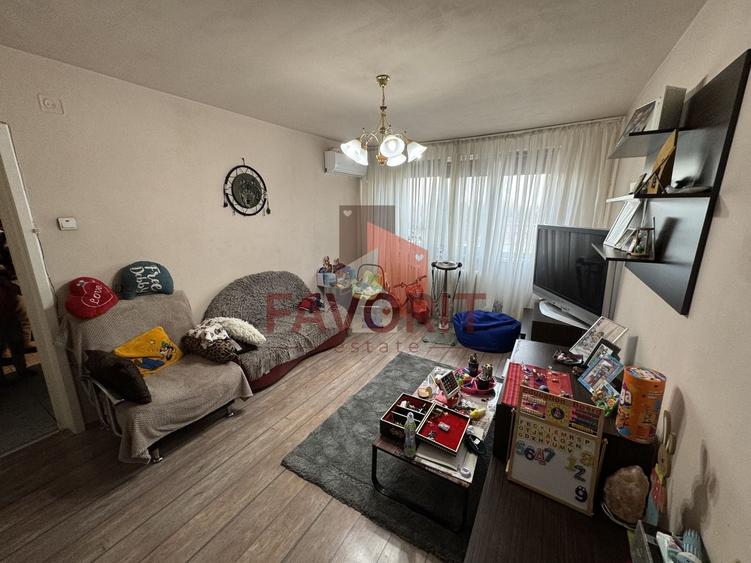 Apartament cu 3 camere semidecomandat, mobilat în Circumvalațiunii