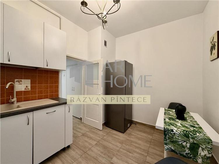Apartament cu 3 camere decomandat, mobilat în Sud