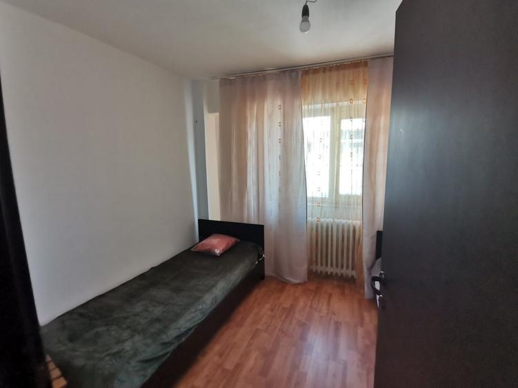 Apartament cu 4 camere decomandat în Central