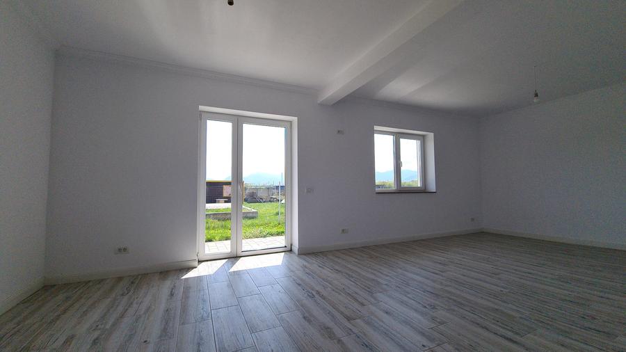 Casă cu 4 camere cu Canalizare în Sânpetru