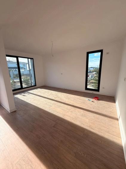 Casă cu 3 camere cu Teren 250 Mp în Clinceni